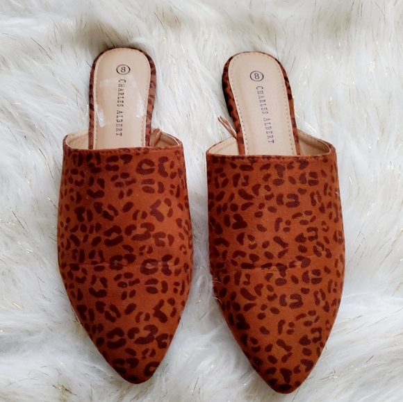 Charles Albert Shoes - Charles Albert cheetah-print slip on flats